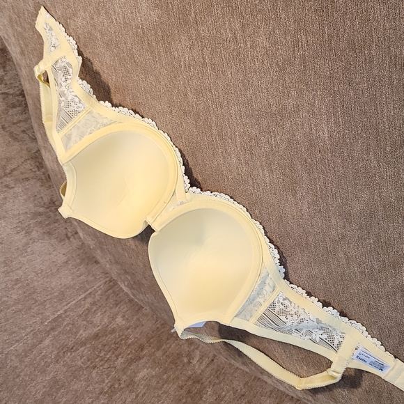 Wacoal pale yellow lace embroidered bra - Picture 3 of 15